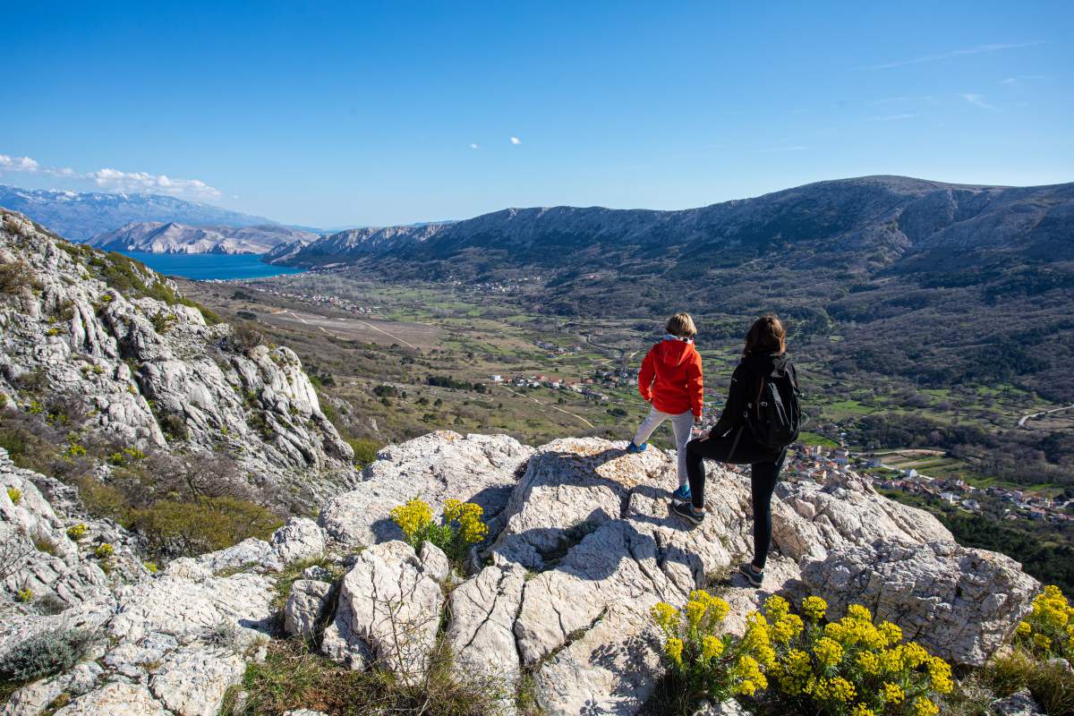 Wanderweg nahe Baška mit dem Meerblick